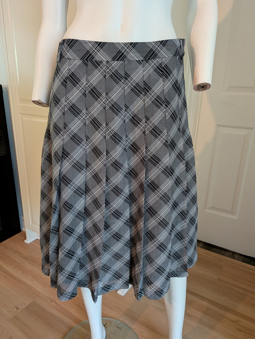 Plaid Midi Skirt in Gray and Black